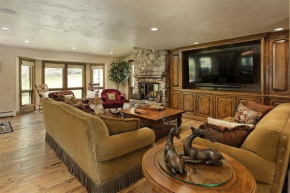 Elegant Ski Access Townhome with Snowmass Views by The Woodrun V Townhouses